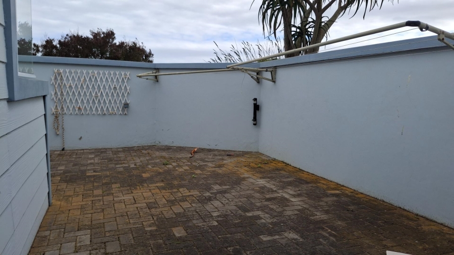 3 Bedroom Property for Sale in Boggomsbaai Western Cape